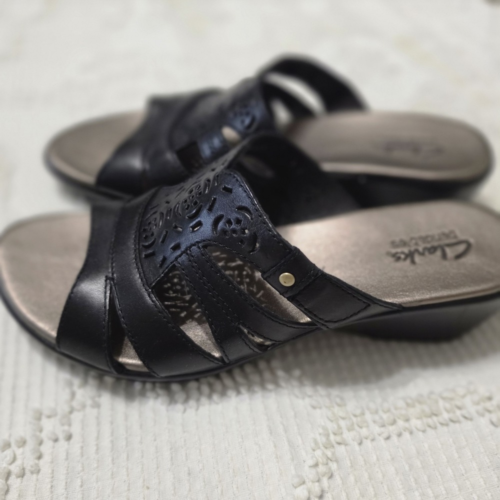 Clark's Women's Black Wedge Slip On Sandals Size 7.5‎ Medium Casual Versatile